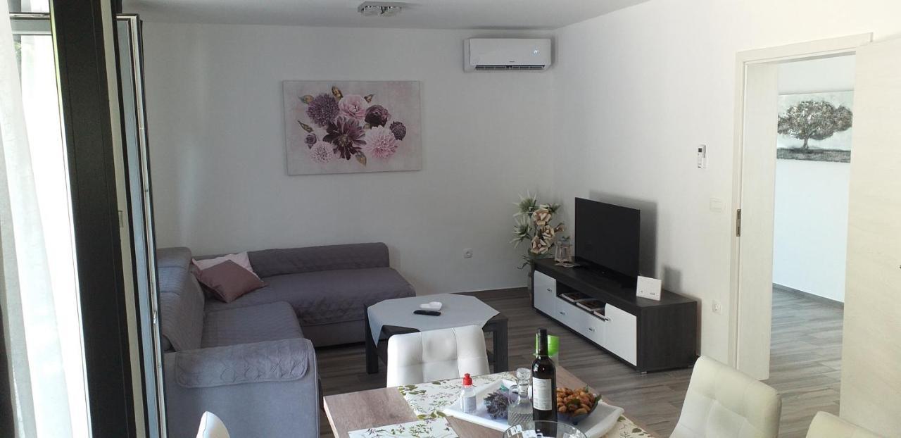 Holiday Apartments Cecilija Supetarska Draga Εξωτερικό φωτογραφία