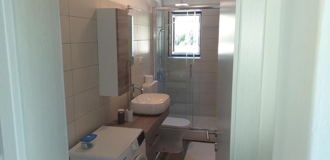 Holiday Apartments Cecilija Supetarska Draga Εξωτερικό φωτογραφία