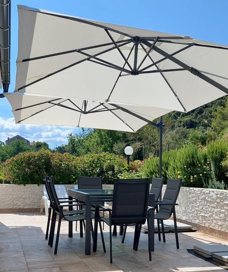 Holiday Apartments Cecilija Supetarska Draga Εξωτερικό φωτογραφία