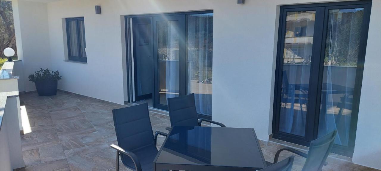 Holiday Apartments Cecilija Supetarska Draga Εξωτερικό φωτογραφία