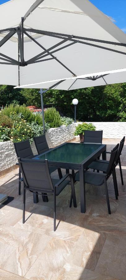 Holiday Apartments Cecilija Supetarska Draga Εξωτερικό φωτογραφία
