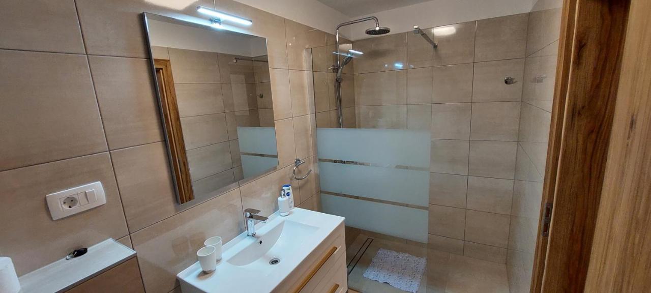 Holiday Apartments Cecilija Supetarska Draga Εξωτερικό φωτογραφία