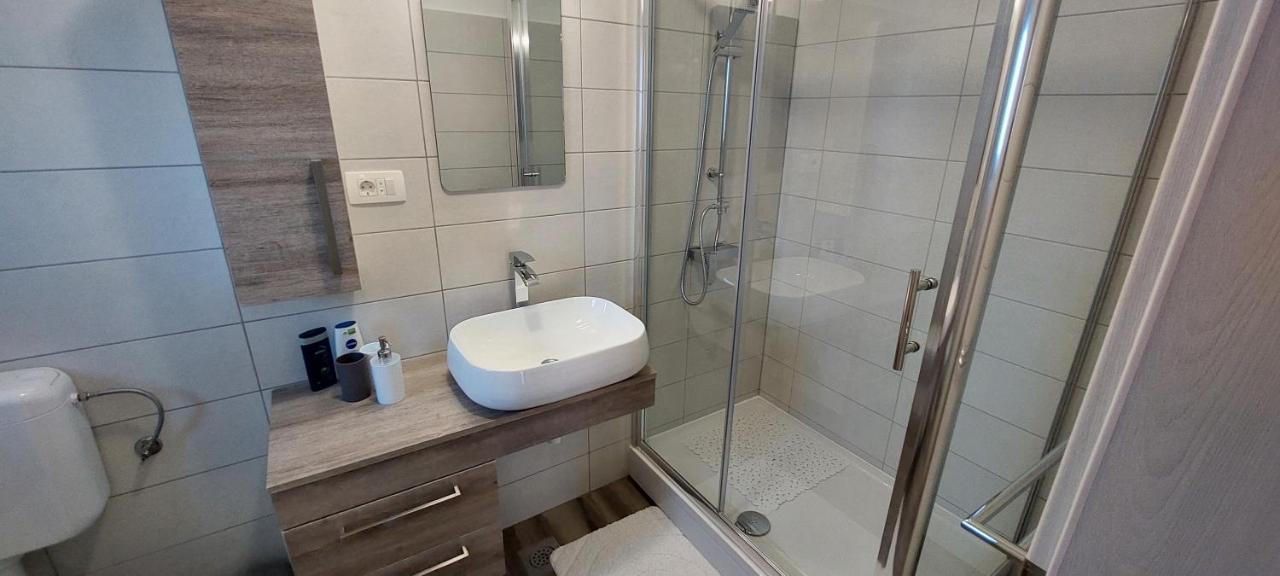 Holiday Apartments Cecilija Supetarska Draga Εξωτερικό φωτογραφία